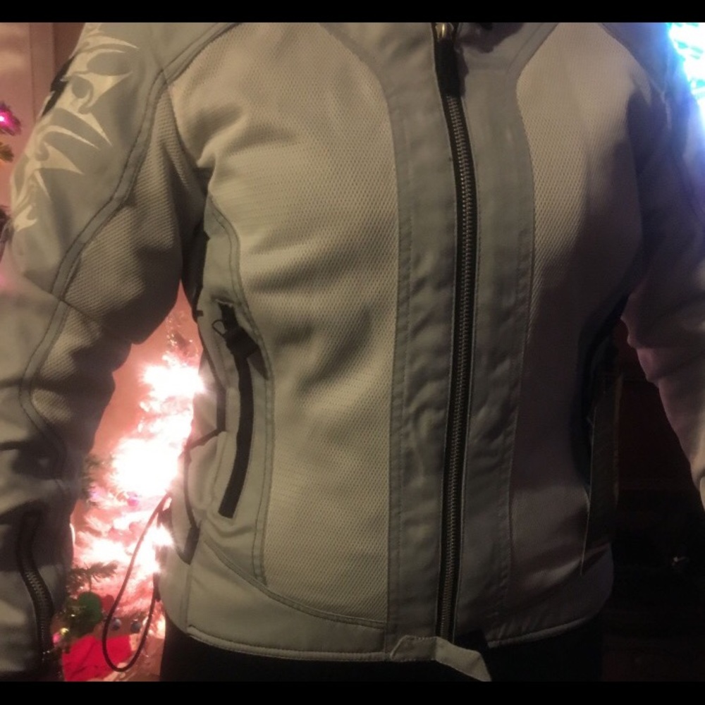 Lady's Riding Jacket - Picture 6 of 7